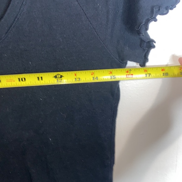 🦋Adorable Black ruffled t-shirt! - Picture 8 of 8